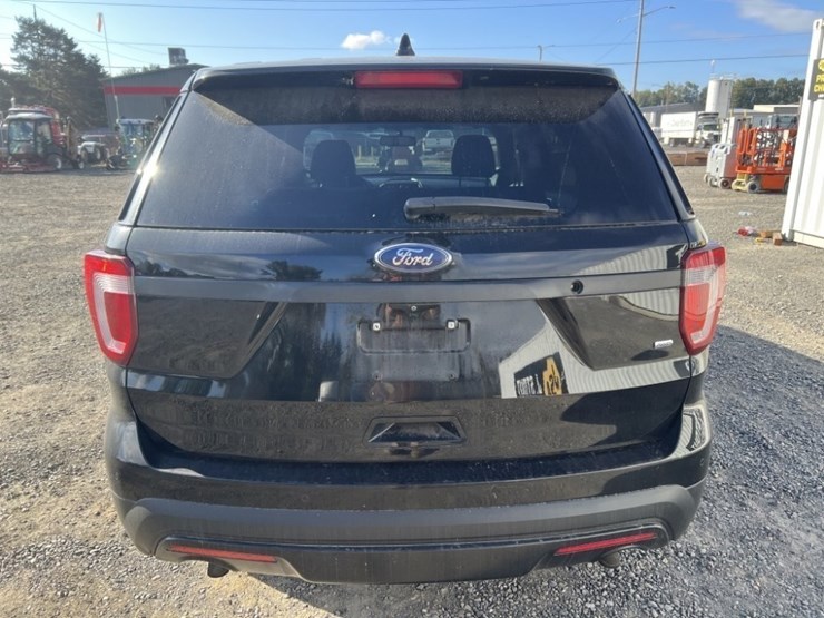 2016-ford-explorer-image-5