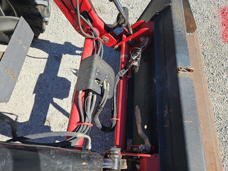 2015-massey-ferguson-4709-image-5