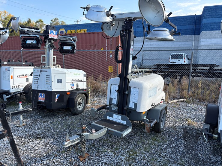 #8-•-towable-light-image-1