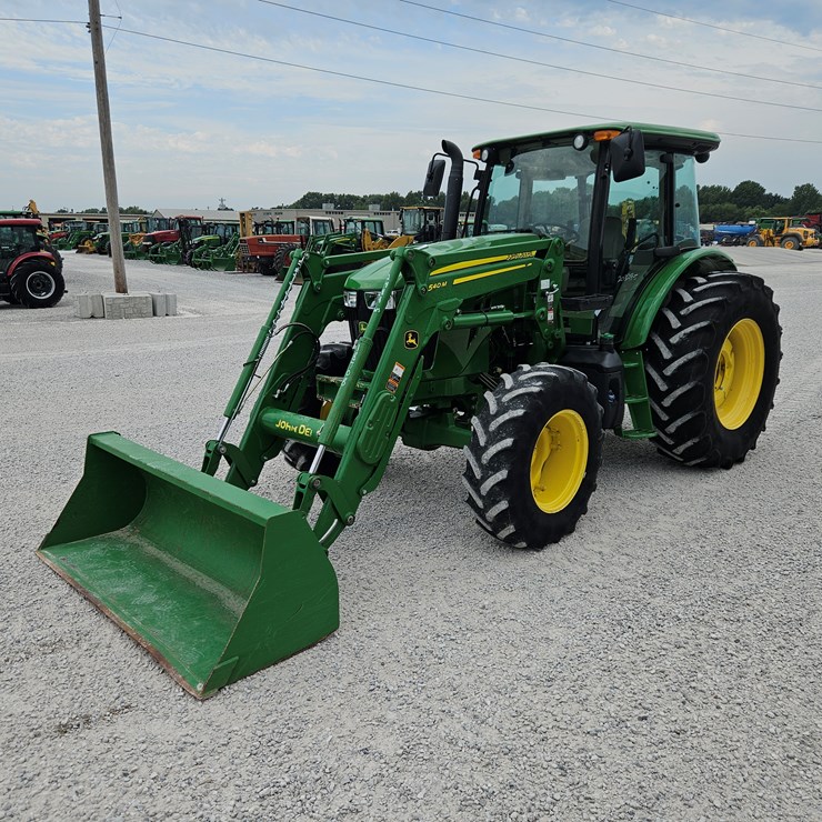 2017 JOHN DEERE 6105E