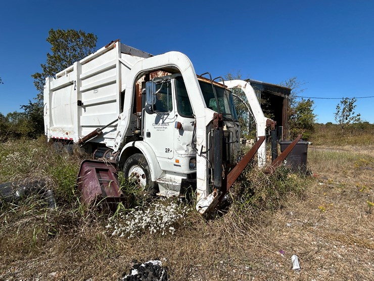 #22560-•-inop-2004-auto-car-t/a-daycab-garbage-truck-5vcdc6ce54h200305-image-2