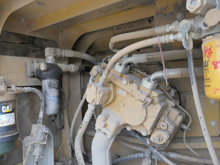 2015-caterpillar-329fl-image-28