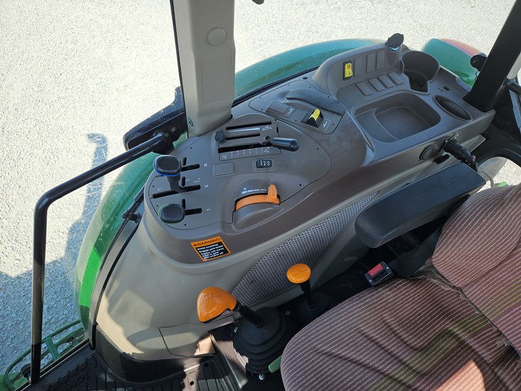 2021-john-deere-6135e-image-8