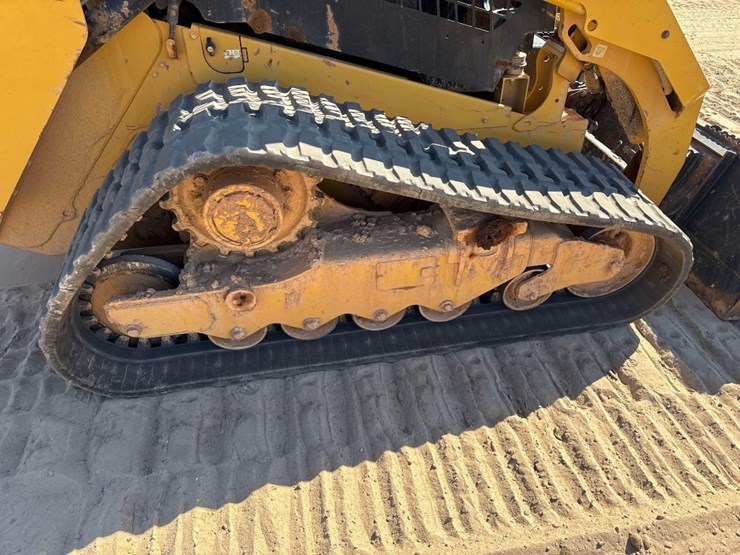 2021-caterpillar-289d3-image-14