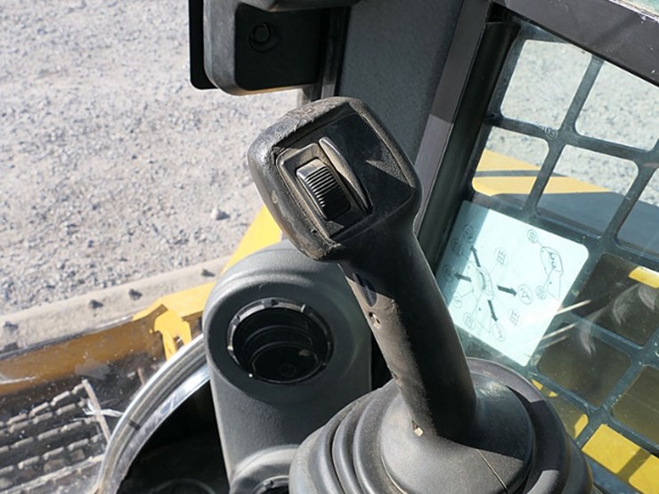 2016-caterpillar-259d-image-28