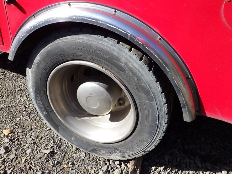 2002-freightliner-fl50-image-29