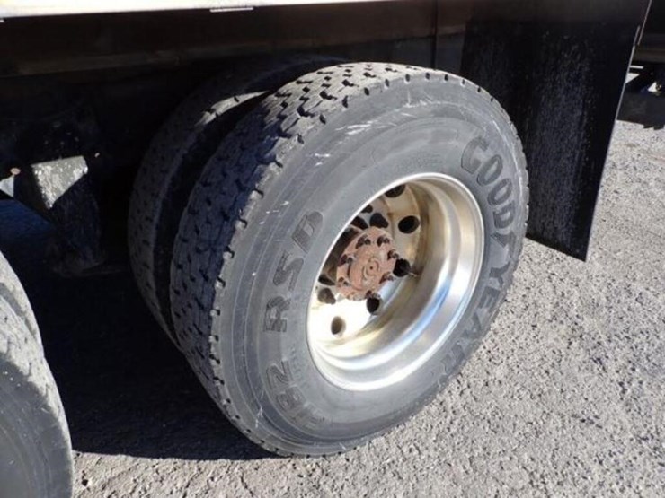 2014-freightliner-business-class-m2-106-image-46