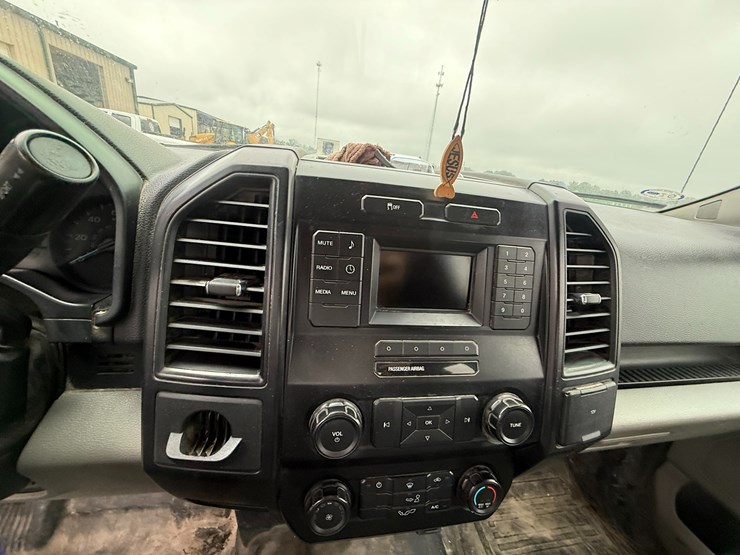 2017-ford-f150-image-50