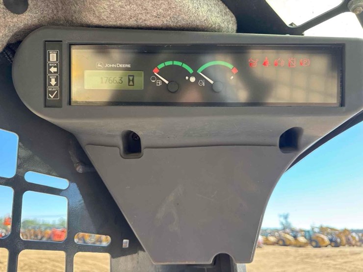 2022-deere-318g-image-18