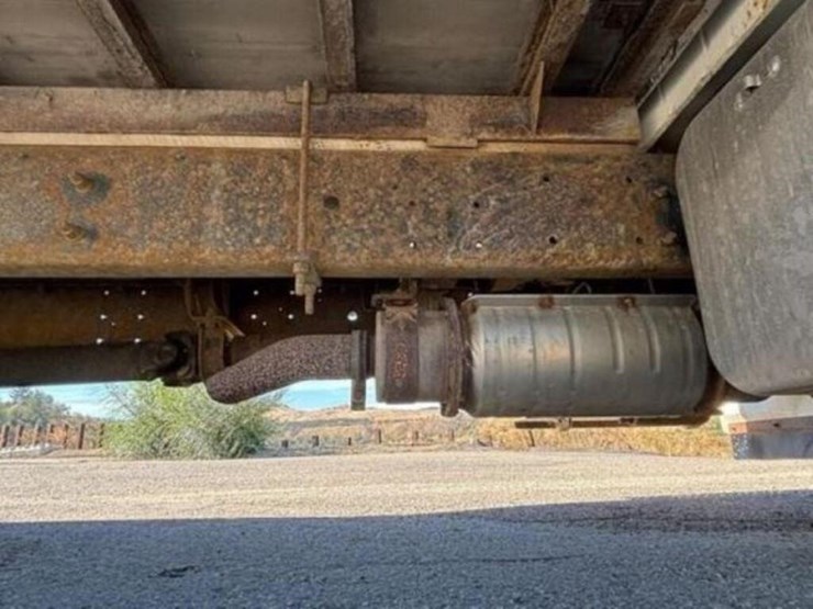 2010-hino-258-image-35