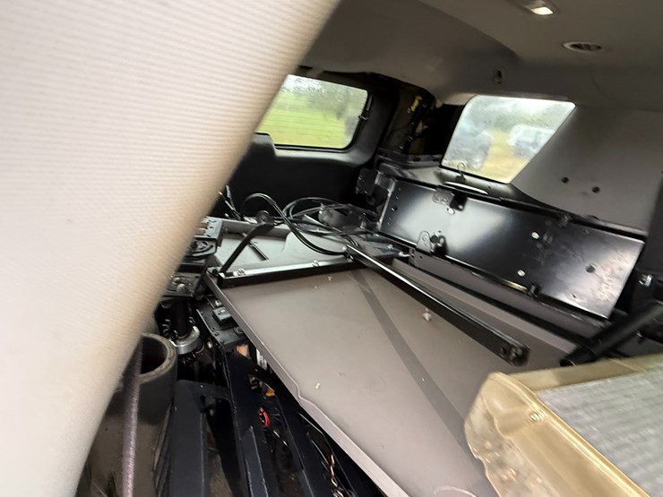 2015-chevrolet-tahoe-image-26