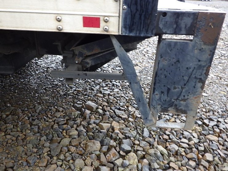 2009-isuzu-npr-image-7