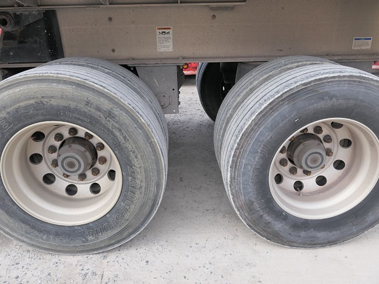 2019-genesis-34'-x-96"-image-15