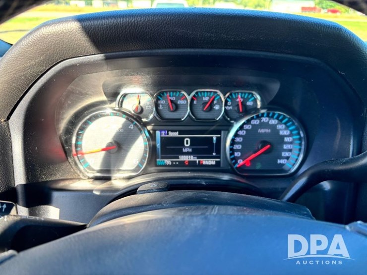 2015-chevrolet-silverado-image-77