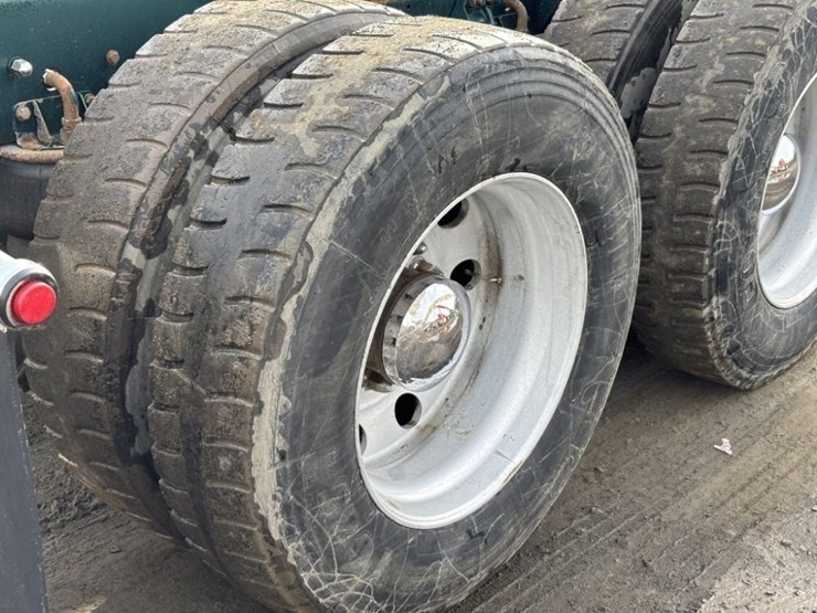 2018-kenworth-w900-image-13