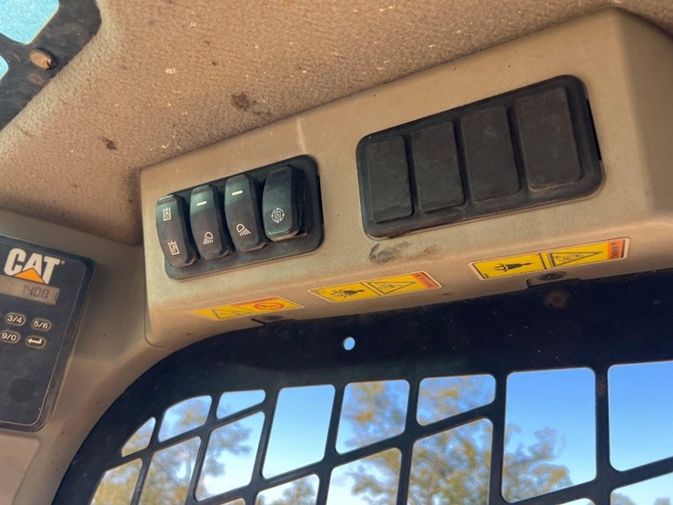 2020-caterpillar-239d3-image-28