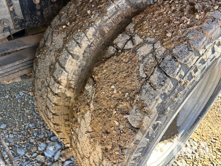 2013-chevrolet-3500hd-image-28