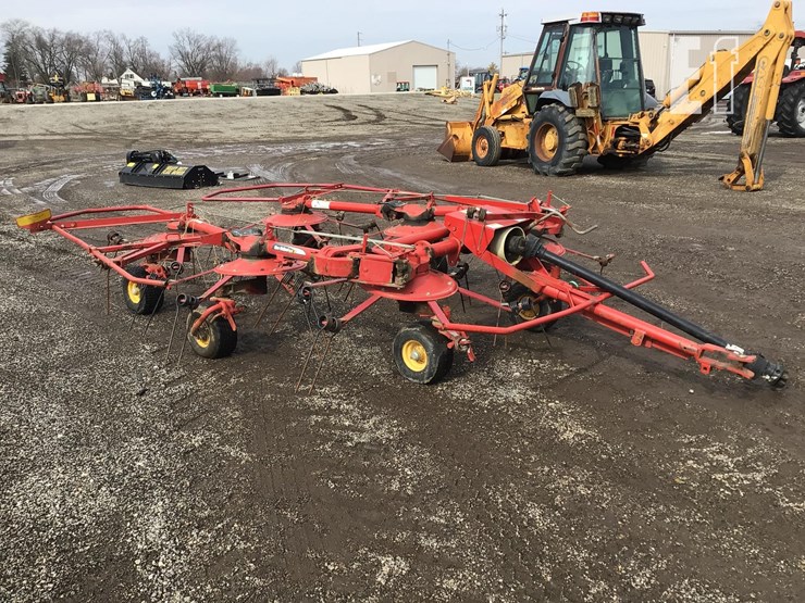 new-holland-169-image-2