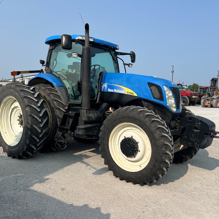 2010 NEW HOLLAND T7060
