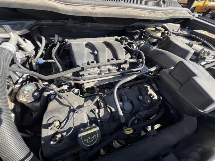 2016-ford-explorer-image-12