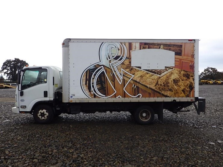 2009-isuzu-npr-image-6