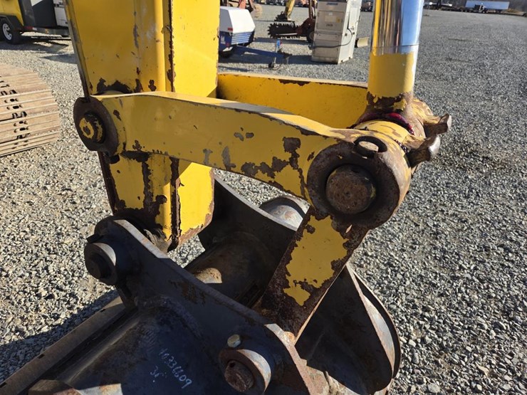 2021-komatsu-pc130-image-15