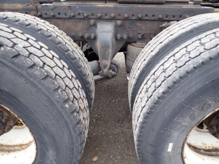 2010-freightliner-cascadia-t/a-hiway-tractor---day-image-51