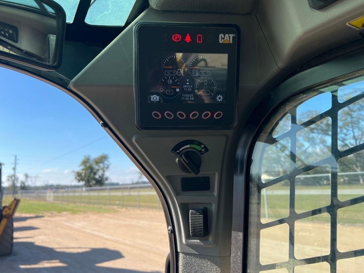 2018-caterpillar-259d-image-30