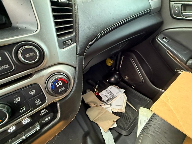 2015-chevrolet-tahoe-image-52