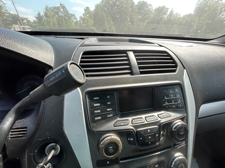 2013-ford-explorer-image-44