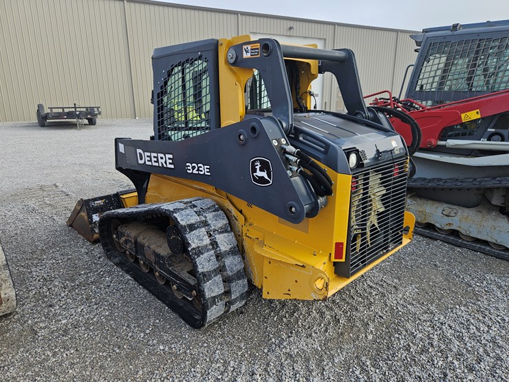 deere-323e-image-20