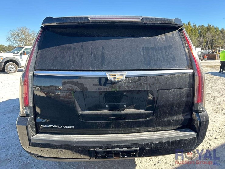 2015-cadillac-escalade-esv-image-31