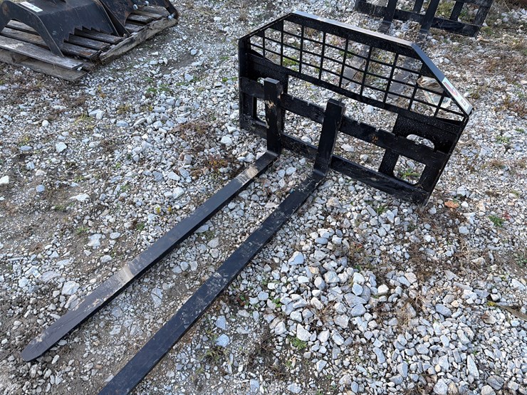 #83-•-skidsteer-mount-pallet-fork-attachment-image-1