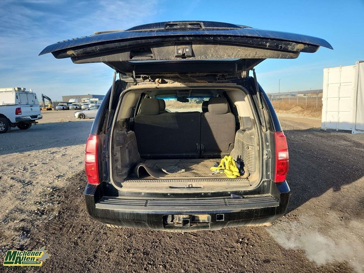 2013-chevrolet-tahoe-image-33