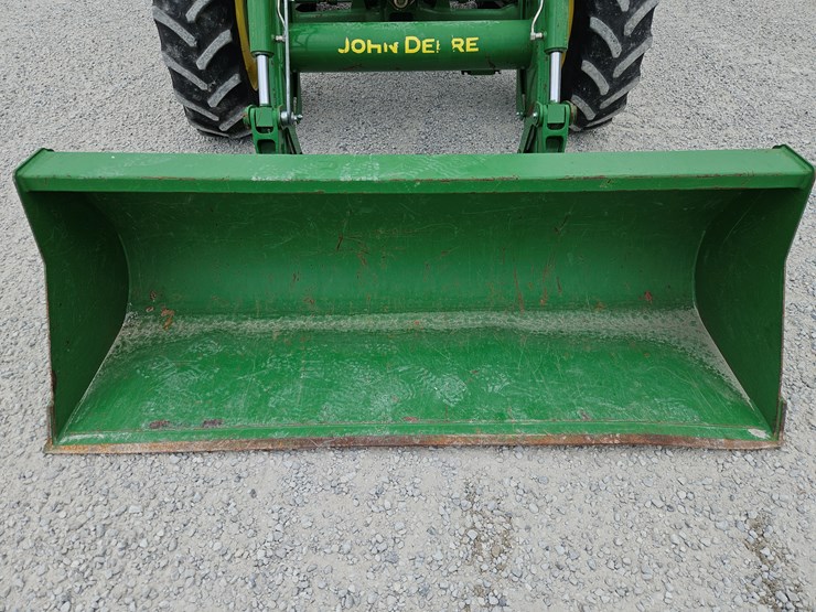 2017-john-deere-6105e-image-3