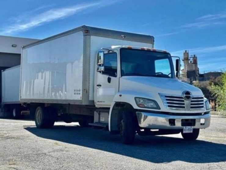 2010-hino-258-image-5