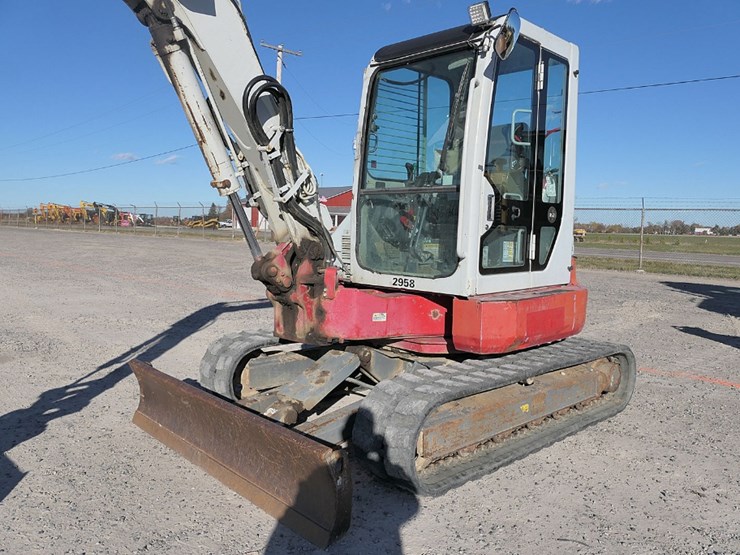 takeuchi-tb153-image-11