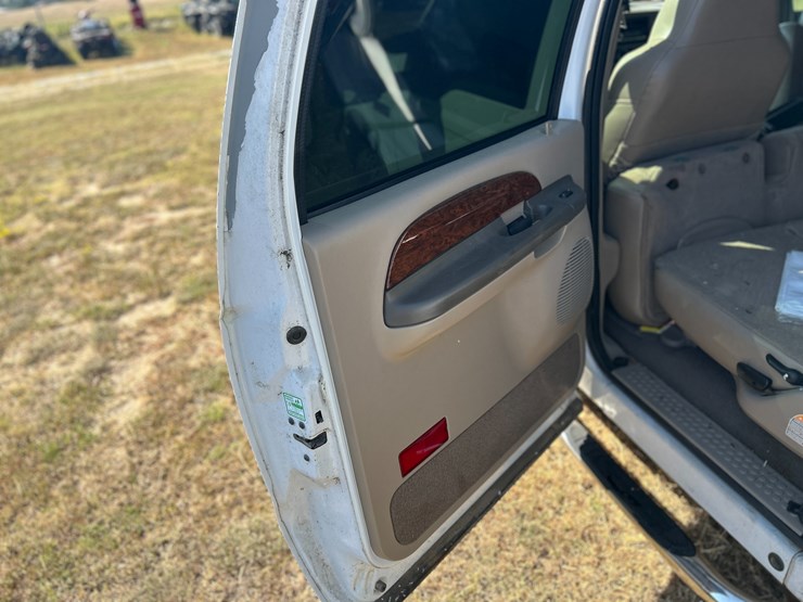 2000-ford-excursion-image-16