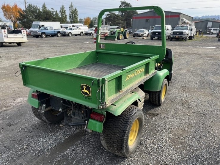2019-john-deere-gator-image-4