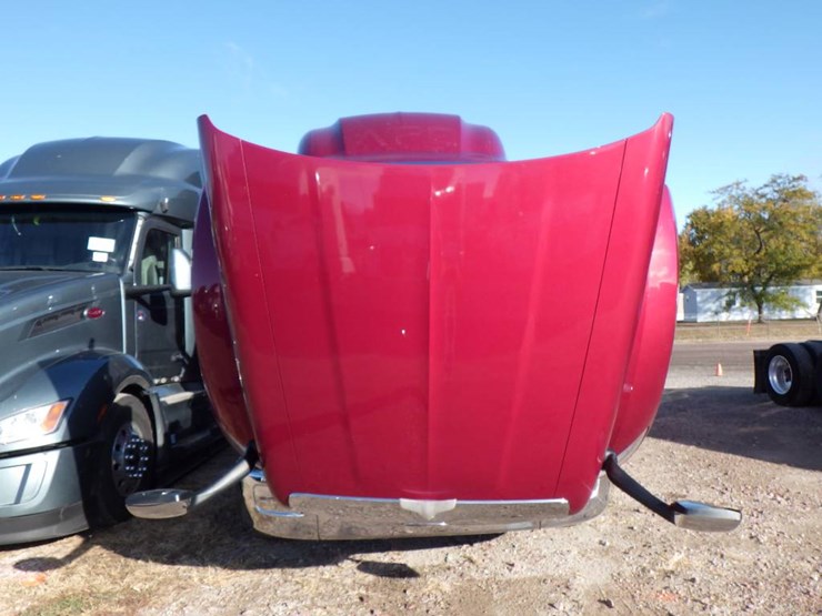 2022-peterbilt-579-image-28