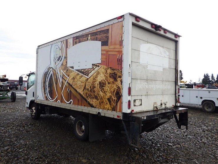 2009-isuzu-npr-image-5