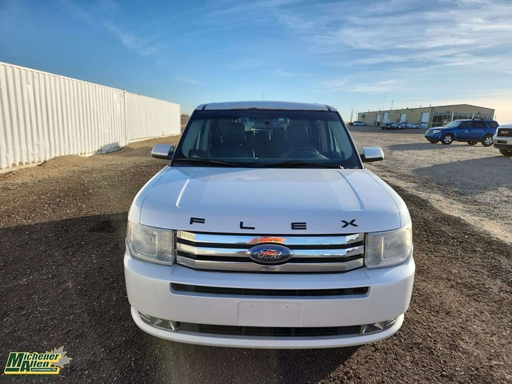 2010-ford-flex-image-23