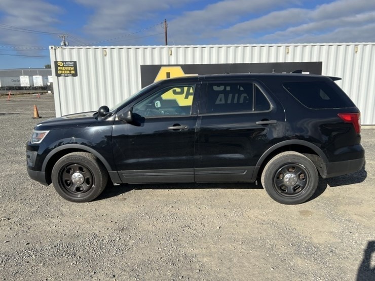 2016-ford-explorer-image-7