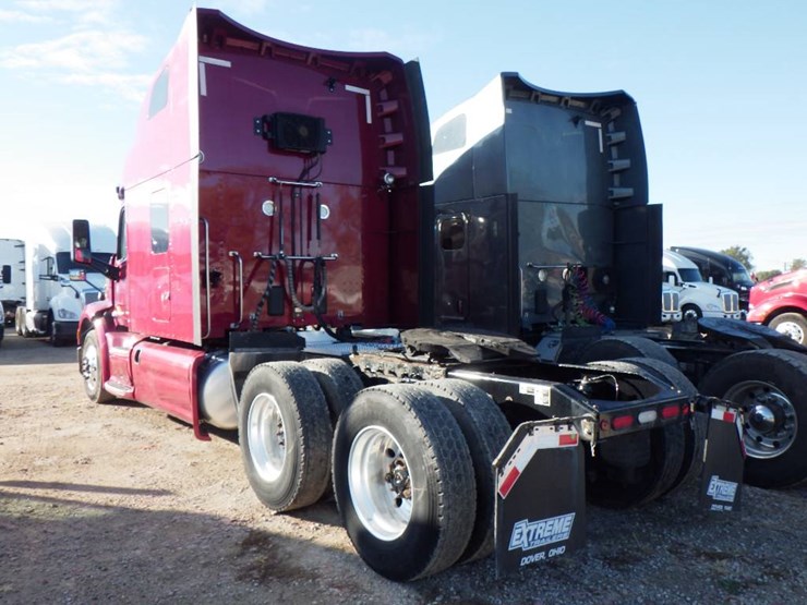 2022-peterbilt-579-image-14