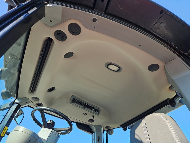 2013-versatile-260-image-7