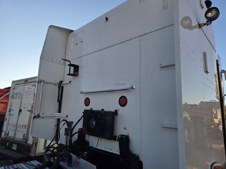 2007-peterbilt-386-image-27