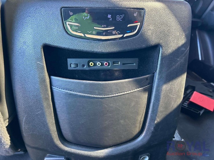 2015-cadillac-escalade-esv-image-24