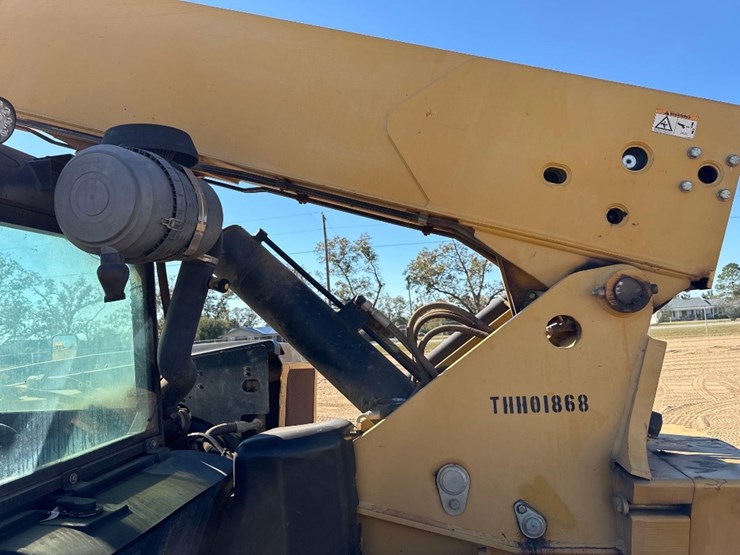 2015-caterpillar-tl943c-image-17