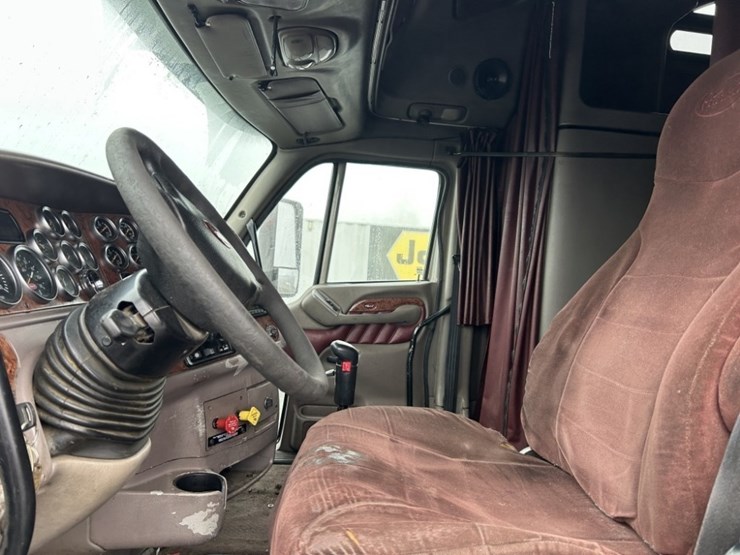 2007-peterbilt-387-image-13