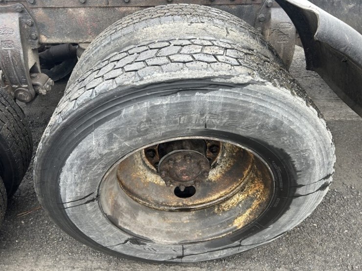 1992-peterbilt-379-image-29